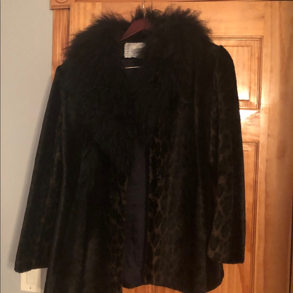 Leopard print jacket with fur collar